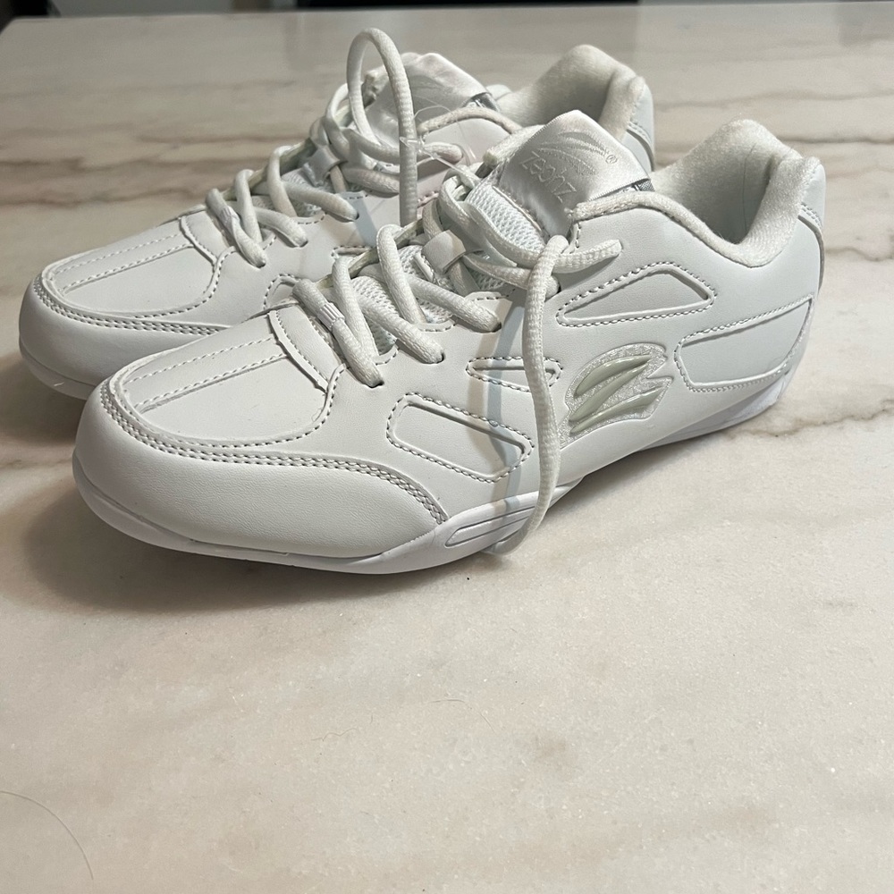 Zephz Cheer shoes new